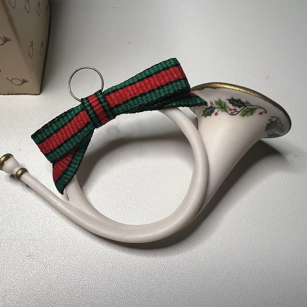 1986 Hallmark Holiday Horn Porcelain Ornament‎